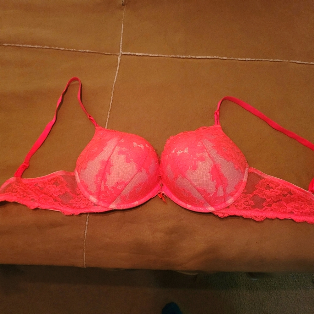 Victoria Secret Bombshell Push Up Bra 38C Adds 2 cup sizes Bright Salmon / Pink